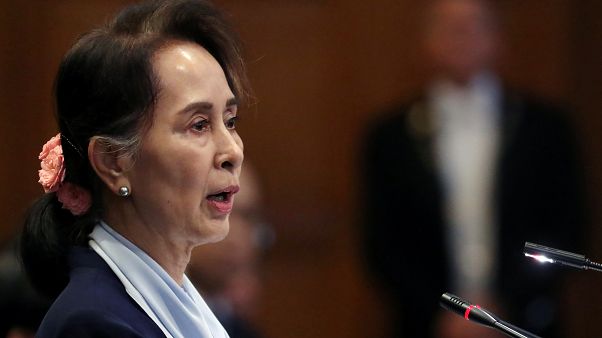 Myanmar lideri Aung San Suu Kyi, Uluslararası Adalet Divanı'nda ülkesine yönelik açılan soykırım suçlamalarına cevap verdi Myanmar lideri Aung San Suu Kyi, Uluslararası Adalet Divanı'nda ülkesine yönelik açılan soykırım suçlamalarına cevap verdi