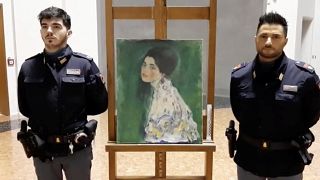 Echt? Vermisstes "Klimt-Portrait" hinter Falltür entdeckt