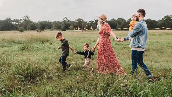 Zwar kehren mehr Frauen mit Kleinkindern wieder in den Beruf zurück, die wenigsten arbeiten aber in Vollzeit Zwar kehren mehr Frauen mit Kleinkindern wieder in den Beruf zurück, die wenigsten arbeiten aber in Vollzeit