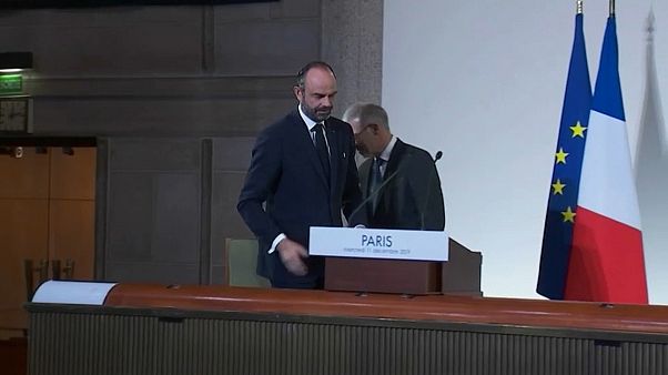 Riforma delle pensioni in Francia: il premier la spiega ma non convince Riforma delle pensioni in Francia: il premier la spiega ma non convince