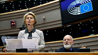 أورسولا فون دير لاين رئيسة المفوضية الأوروبية تتحدث في البرلمان الأوروبي ببروكسل
