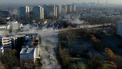 شاهد: البخار يغطي شوارع وارسو عقب انفجار أنبوب للتدفئة 