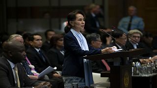 سان سو كي تتحدث أمام قضاة محكمة العدل الدولية خلال جلسة استماع في لاهاي. 2019/12/11