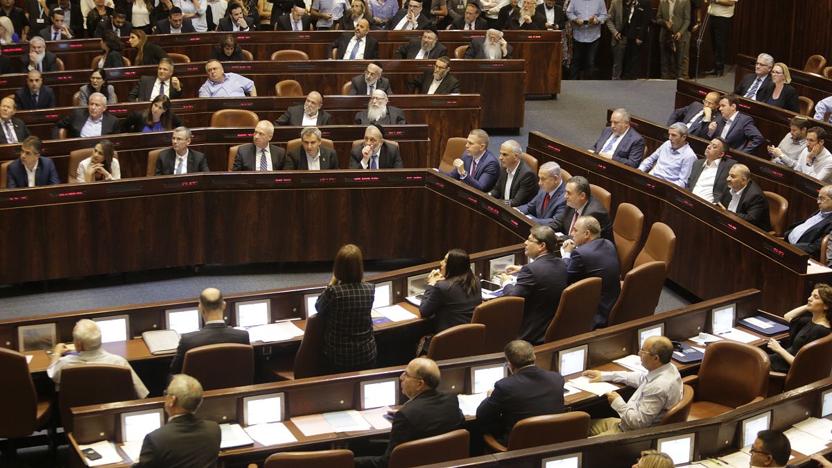 Feloszlatta magát a parlament, ismét választás lesz Izraelben