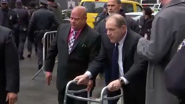 Harvey Weinstein hatmillió dollárt fizet az őt zaklatással vádoló nőknek Harvey Weinstein hatmillió dollárt fizet az őt zaklatással vádoló nőknek
