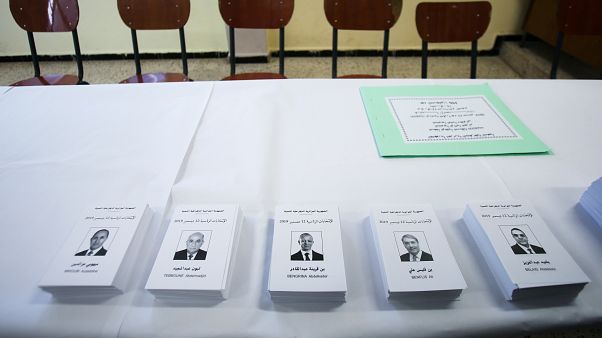 Αλγερία: Άνοιξαν οι κάλπες παρά τις έντονες λαϊκές κινητοποιήσεις Αλγερία: Άνοιξαν οι κάλπες παρά τις έντονες λαϊκές κινητοποιήσεις