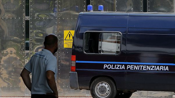 Οργανωμένο δίκτυο μεταφοράς μεταναστών σε Ελλάδα και Ιταλία Οργανωμένο δίκτυο μεταφοράς μεταναστών σε Ελλάδα και Ιταλία