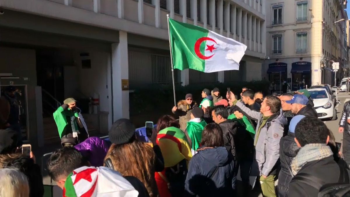 شاهد: مظاهرة أمام القنصلية الجزائرية في ليون احتجاجا على الانتخابات الرئاسية 