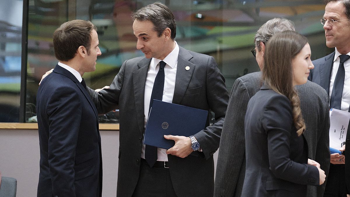  Ο πρωθυπουργός Κυριάκος Μητσοτάκης συνομιλεί με τον Γάλλο Πρόεδρο Εμανουέλ Μακρόν
