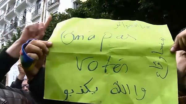Les Algériens manifestent contre l'élection de Abdelmadjid Tebboune Les Algériens manifestent contre l'élection de Abdelmadjid Tebboune