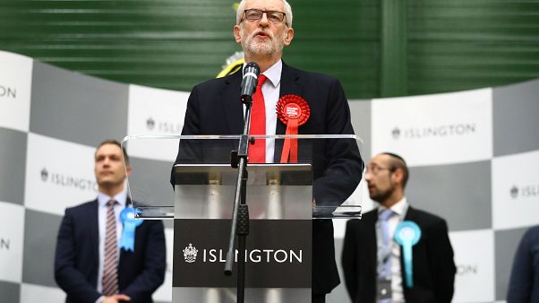 İngiltere'de İşçi Partisi lideri Corbyn seçim hezimetinin ardından istifa etti İngiltere'de İşçi Partisi lideri Corbyn seçim hezimetinin ardından istifa etti
