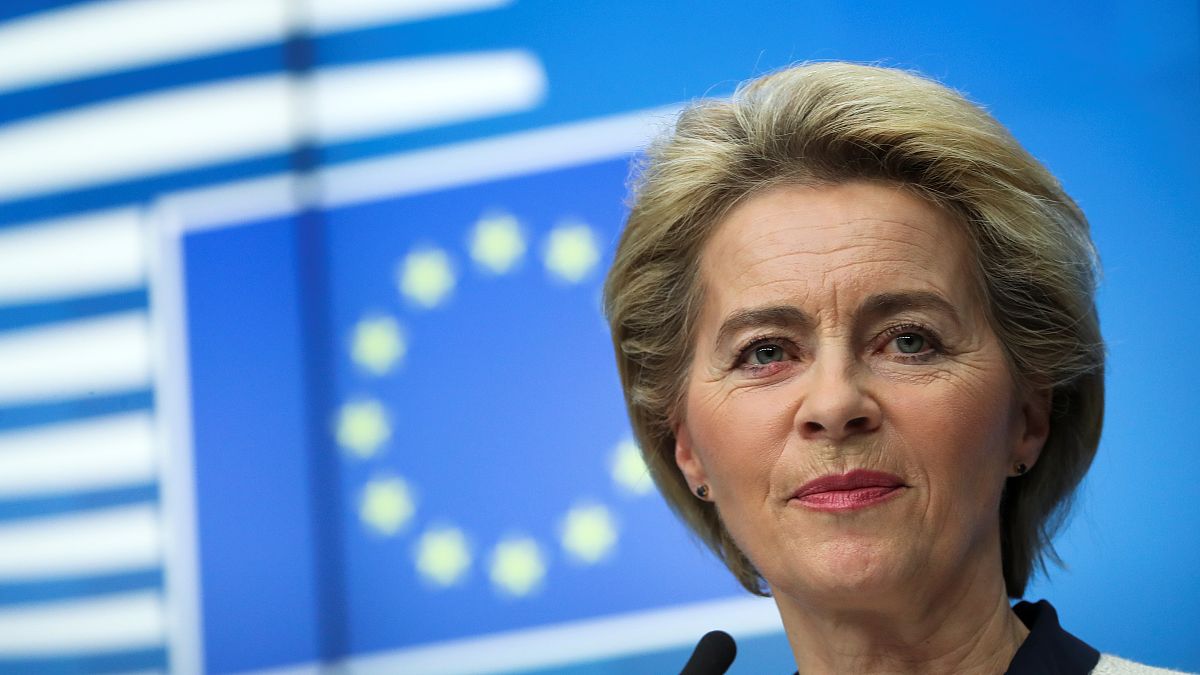 رئيسة المفوضية الأوروبية أورسولا فون دير لاين أمام البرلمان الأوروبي في بروكسل. 2019/12/11