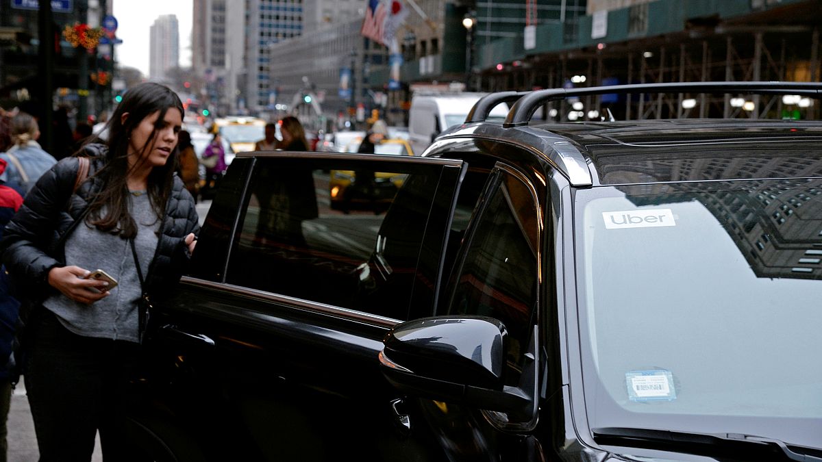 New York'ta Uber araca binen bir kadın yolcu