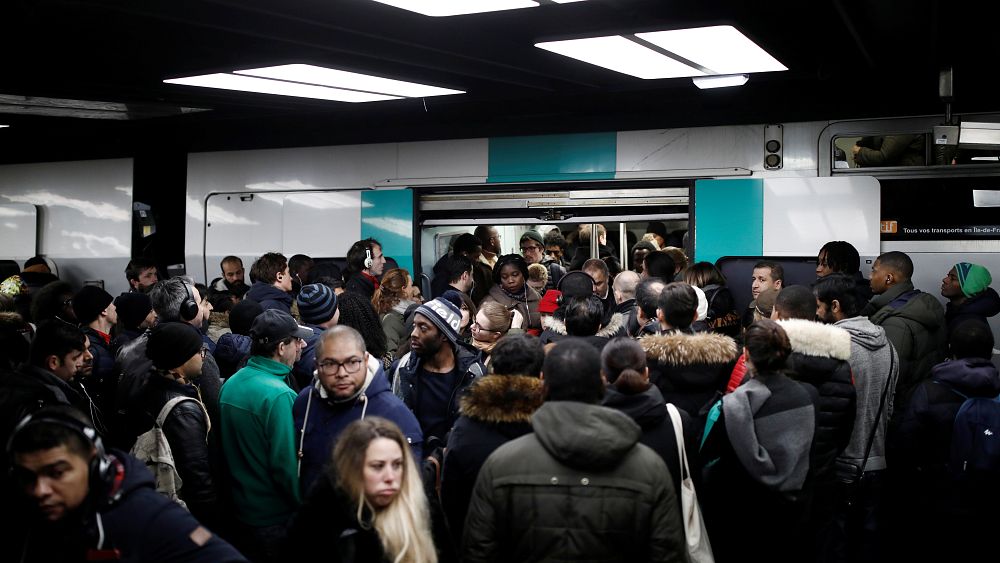 L'impatience monte au 9e jour de grève dans les transports parisiens