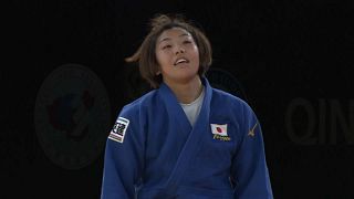  اليابانية نابيكورا تذهل عالم الجودو بفوزها على بطلة العالم أربع مرات الفرنسية أغبنينو