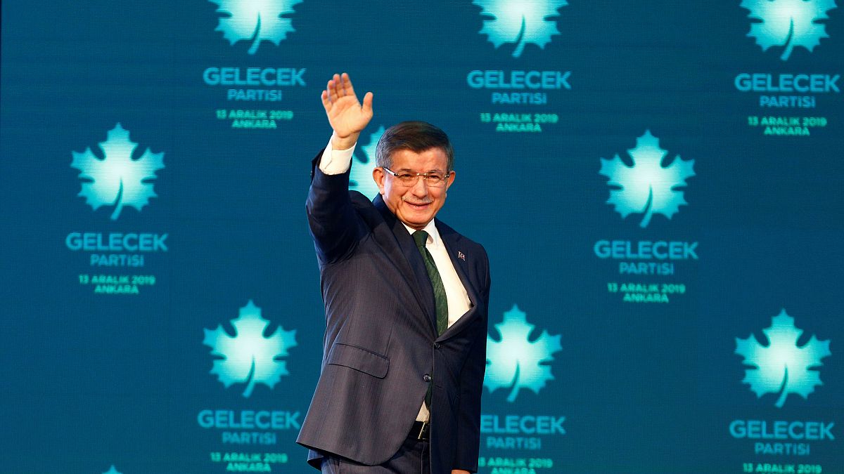 Ahmet Davutoğlu, Gelecek Partisi'nin programını açıkladı. 