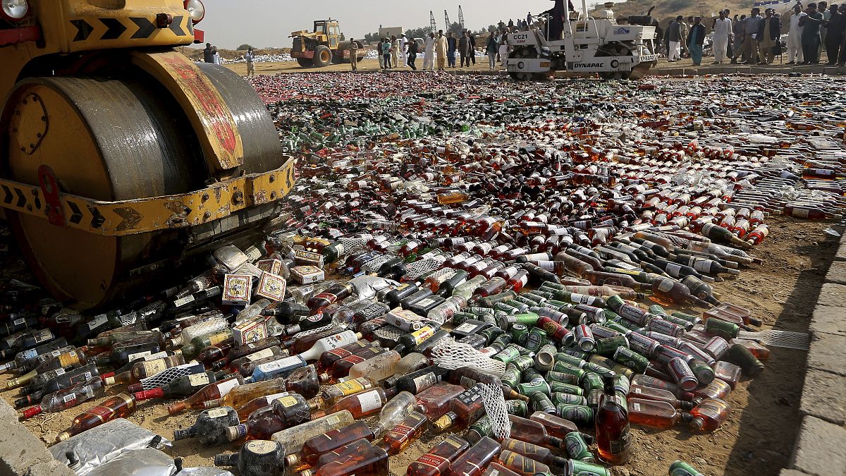Λαθρεμπόριο: Το Πακιστάν καταστρέφει προϊόντα αξίας 250 εκατομμυρίων δολαρίων!