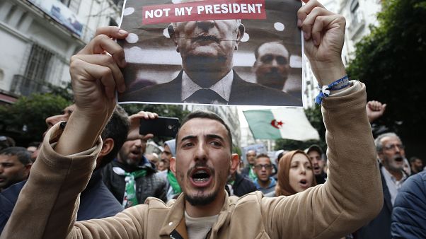 Protestos contra eleição de Abdelmadjid Tebboune Protestos contra eleição de Abdelmadjid Tebboune