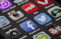 Από «μη επιτρεπτή» ηλικία στα social media τα ελληνόπουλα