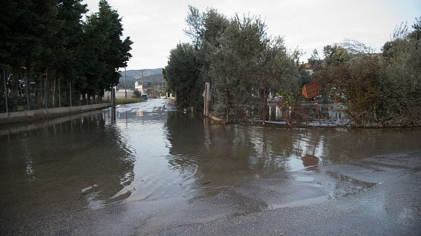 Αυξάνονται τα θύματα από πλημμύρες στην Ελλάδα Αυξάνονται τα θύματα από πλημμύρες στην Ελλάδα
