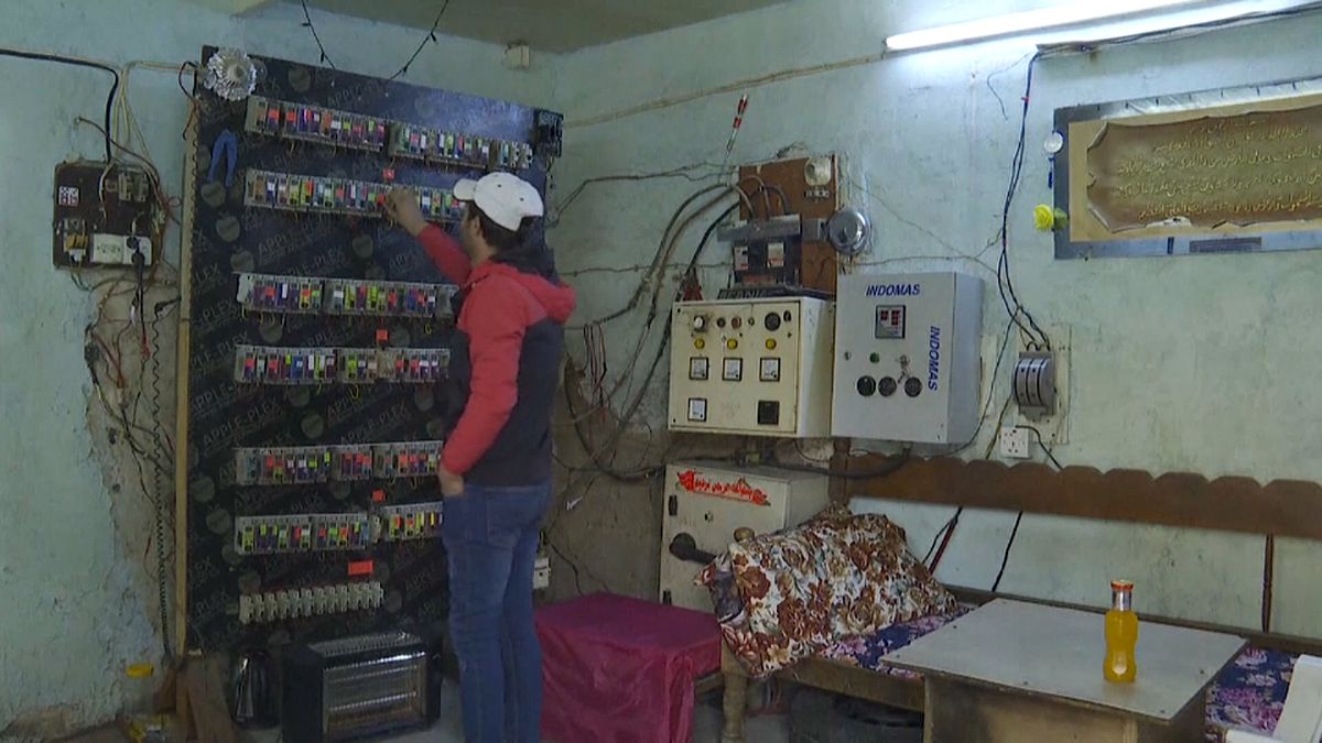 شاهد: محطات توليد منزلية لمواجهة نقص الكهرباء الحاد في العراق