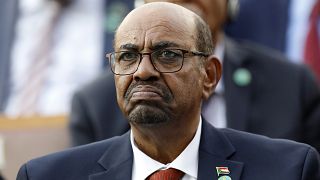 Sudán condena al expresidente Al Bashir a dos años de confinamiento