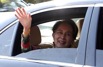 Myanmar lideri Suu Kyi, Uluslararası Adalet Divanı'ndaki soykırım suçlamalarına karşı ülkesini savunduktan sonra ülkeye döndü. Suu Kyi, görkemli bir törenle karşılandı