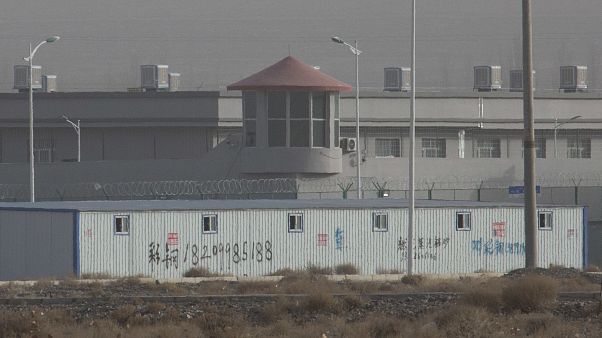 Doğu Türkistan'ın Atuş kentinde bir toplama kampı Doğu Türkistan'ın Atuş kentinde bir toplama kampı