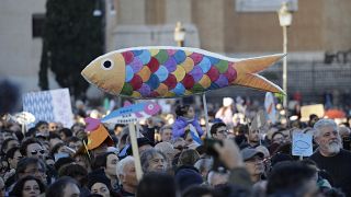 "Es reicht!" - Massenprotest der "Sardinen"-Bewegung in Rom