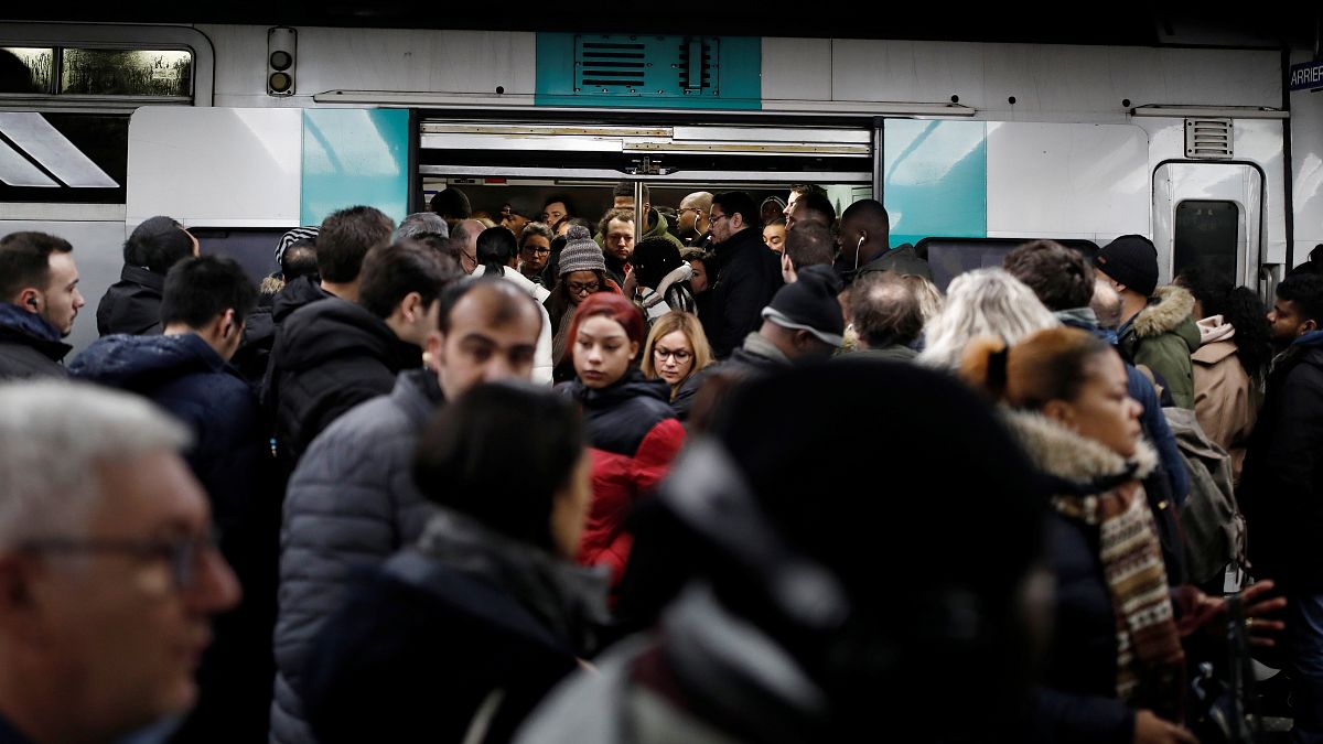 شكوك حول مهندس إصلاح نظام التقاعد الفرنسي تخيم على إضراب قطاع النقل