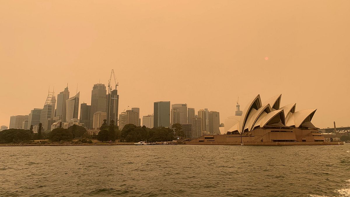 Envolta em fumo, Sydney manifesta-se pelo clima