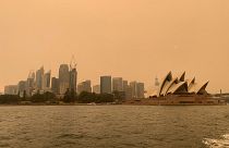 Envolta em fumo, Sydney manifesta-se pelo clima