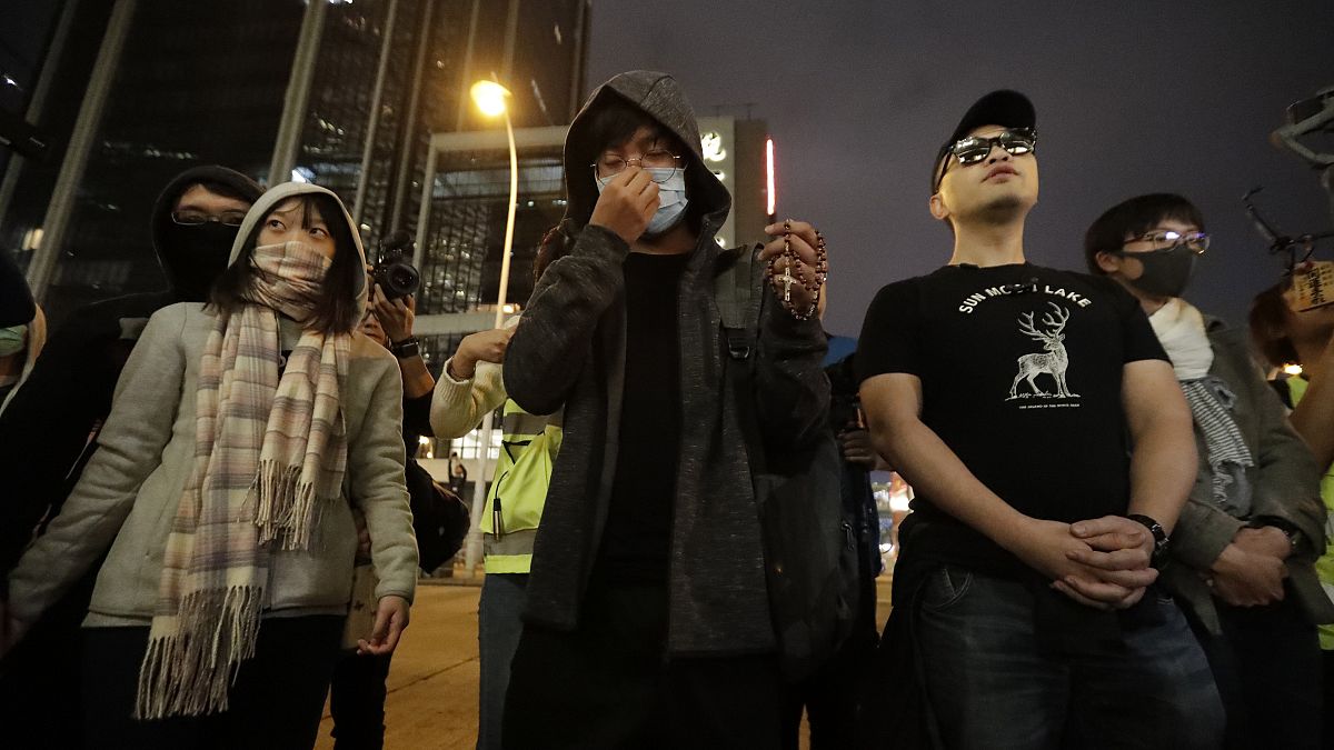 Hong Kong'de hükümet karşıtları ve yanlıları yine sokağa çıktı