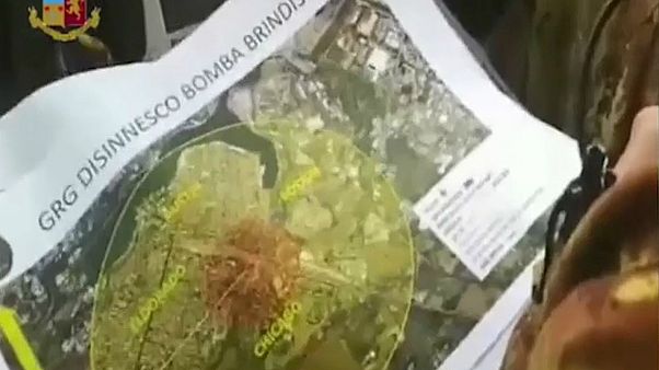 İtalya'da bulunan 2. Dünya Savaşı'ndan kalma bomba için 54 bin kişi tahliye edildi İtalya'da bulunan 2. Dünya Savaşı'ndan kalma bomba için 54 bin kişi tahliye edildi