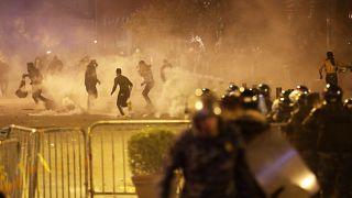Lübnan'ın başkenti Beyrut'ta hükümet karşıtı göstericiler polisle çatıştı. Olaylarda 130'dan fazla kişi yaralandı