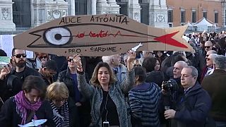 Sardine vs Salvini, guerra di dichiarazioni