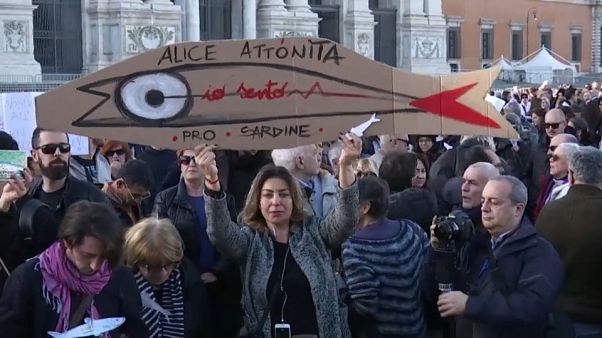 Sardine vs Salvini, guerra di dichiarazioni Sardine vs Salvini, guerra di dichiarazioni