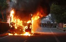 Hindistan'ın başkenti Yeni Delhi'de vatandaşlık yasası protestoları sırasında bazı otobüsler ateşe verildi