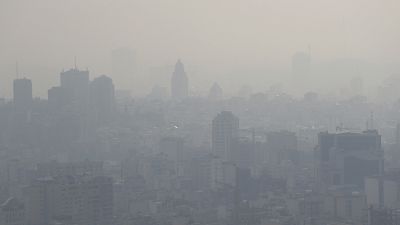 دخان التلوث الجوي يغطي سماء العاصمة الإيرانية طهران. 30/11/2019