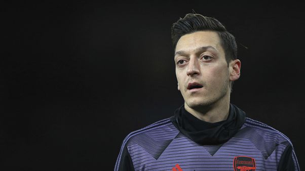 Après les propos d'Özil sur les Ouïghours, la télé chinoise déprogramme le match d'Arsenal Après les propos d'Özil sur les Ouïghours, la télé chinoise déprogramme le match d'Arsenal