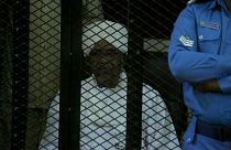 Eski Sudan Devlet Başkanı Ömer el-Beşir, devam eden davalarda suçlu bulunması durumunda, idam cezası ile karşı karşıya kalabilir