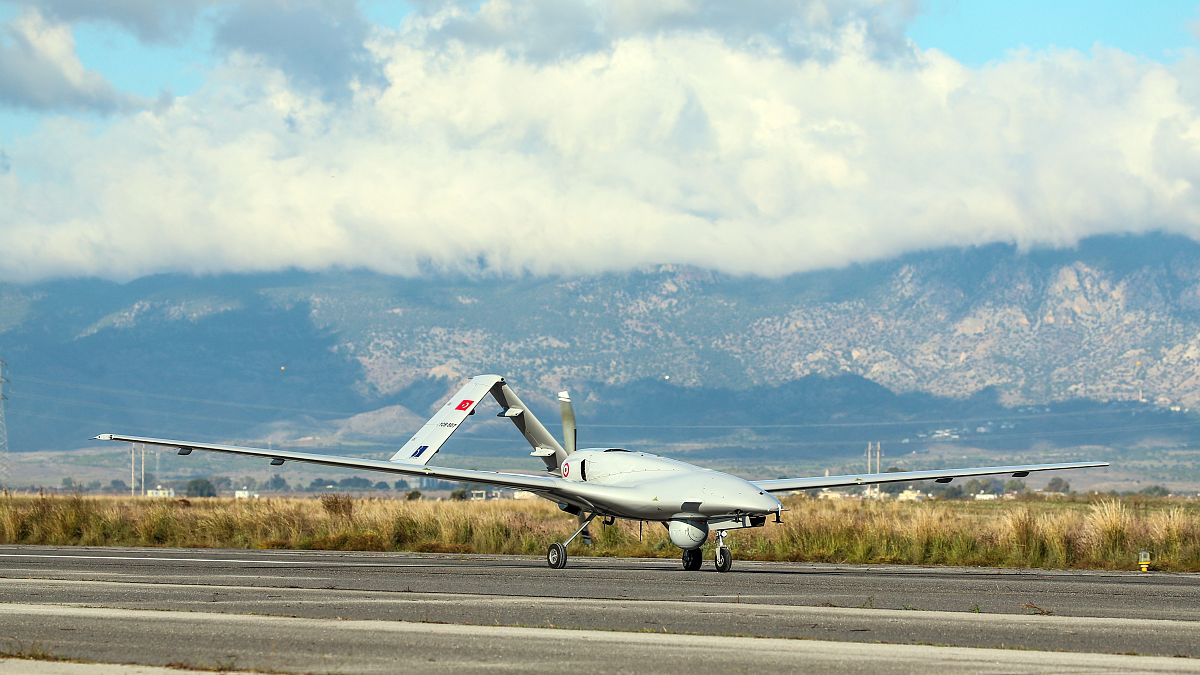 Türkiye'nin Dalaman Deniz Hava Üs Komutanlığı'nda konuşlu insansız hava aracı (İHA), KKTC Geçitkale Havaalanı'na vardı. ( Muhammed Enes Yıldırım - Anadolu Ajansı )