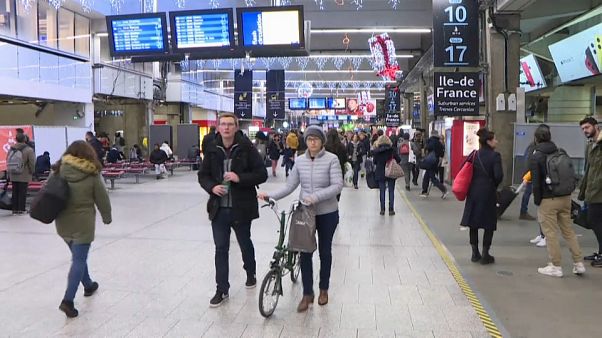 12ème jour de grève en France : vers une poursuite de la mobilisation pendant les fêtes de Noël ? 12ème jour de grève en France : vers une poursuite de la mobilisation pendant les fêtes de Noël ?
