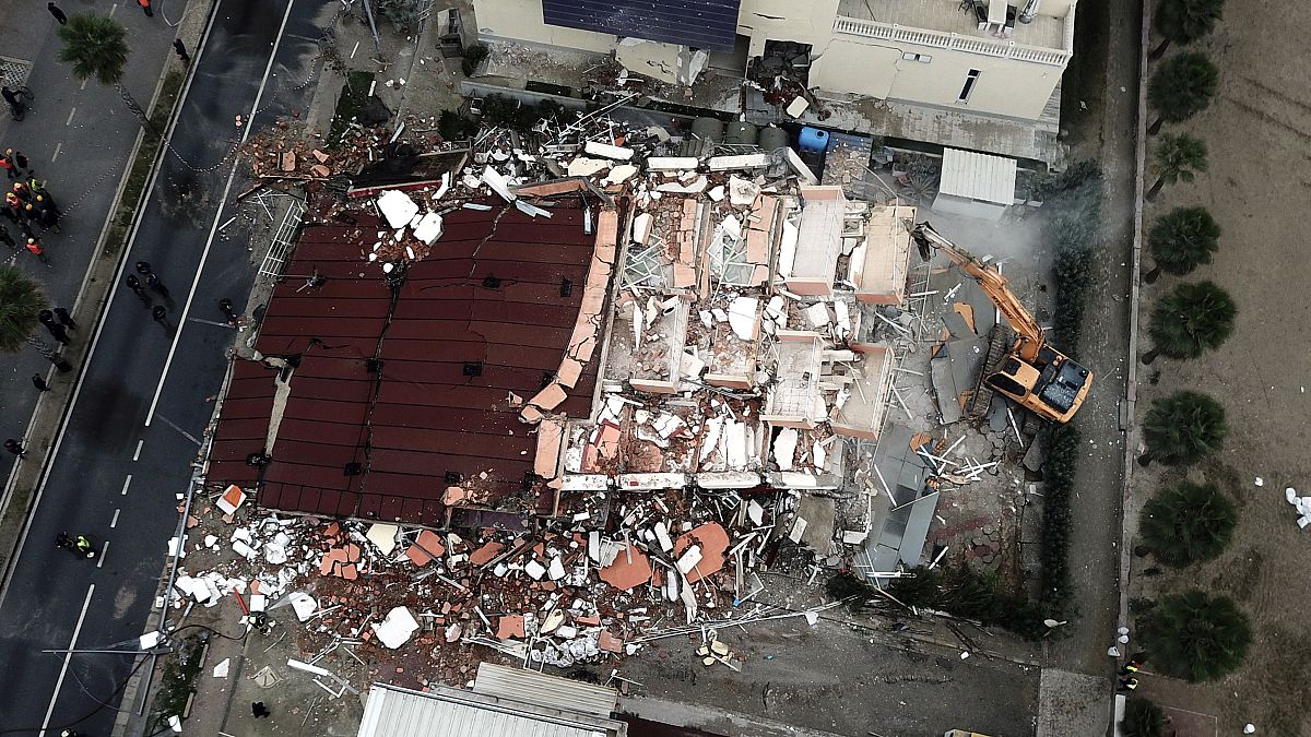  دولت آلبانی ۹ نفر را در ارتباط با کشته‌شدگان زلزله اخیر بازداشت کرد