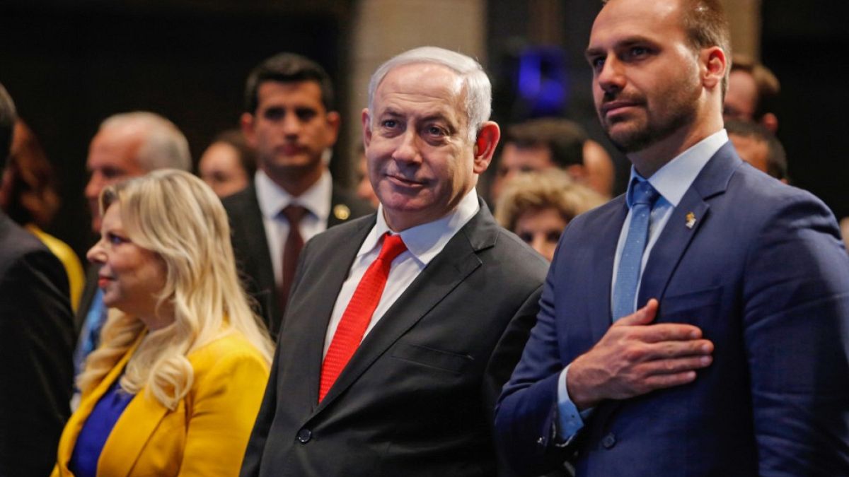 Benjamin Netanyahu et Eduardo Bolsonaro lors de la cérémonie d'ouverture d'un bureau économique brésilien à Jérusalem, le 15 décembre 2019