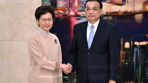 Çin'den istifası istenen Hong Kong yönetimine destek ziyareti Çin'den istifası istenen Hong Kong yönetimine destek ziyareti