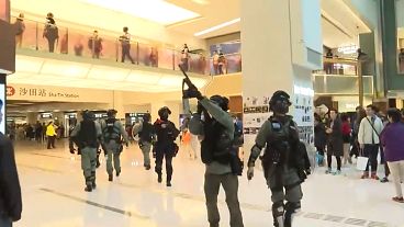 A Hong Kong, des heurts avec la police émaillent les courses de Noël