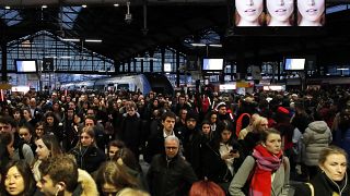 إزدحام كبير في وسائل النقل وعلى الطرقات في فرنسا بسبب الإضراب