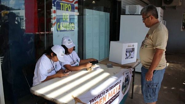 Les habitants des municipalités où passera le train ont pu voter lors d'un référendum. Les habitants des municipalités où passera le train ont pu voter lors d'un référendum.