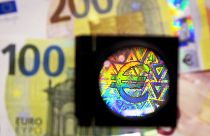 A loupe enlarges one of the security features of the new 100 and 200 Euro notes.